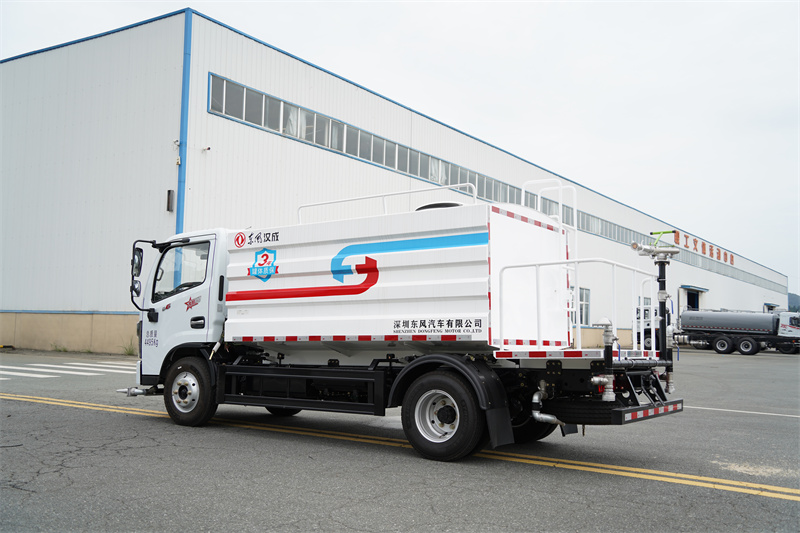 東風股份D6藍牌灑水車 7方（燃油車）