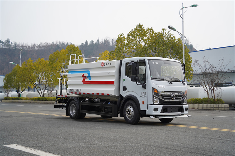 東風(fēng)股份K6藍(lán)牌灑水車 7方（燃油車）